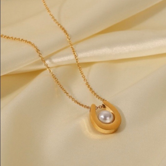 New!! 18k-Plated Simulated Pearl Pendant Necklace. Stainless Steel. - Picture 6 of 7